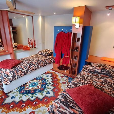 Beautyd Red Room Centrum Gullegem ウェフェルヘム エクステリア 写真